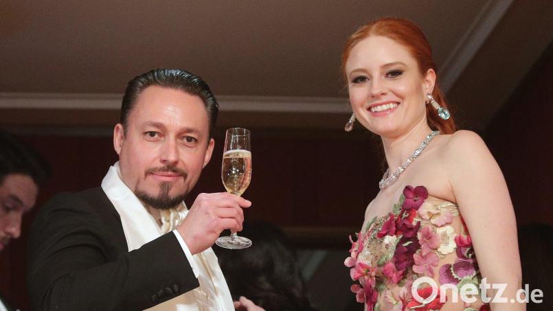 Schillerndes Paar: Model Barbara Meier und ihr Mann, Unternehmer Klemens Hallmann, auf dem Wiener Opernball. Archivbild: Georg Hochmuth