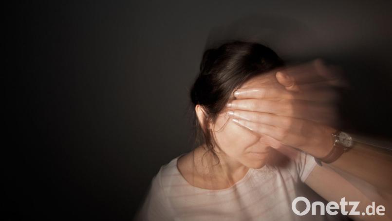 Jede zweite Migräne-Patientin hat zu Beginn der Wechseljahre stärkere Beschwerden. (Symbolbild) Bild: Oliver Killig/dpa-Zentralbild/dpa-tmn