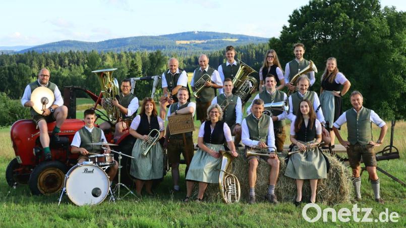 Die Blaskapelle Waldkirch um Bernhard Träger (rechts) freut sich schon auf das Konzert in Floß. Bild: Celine Schön