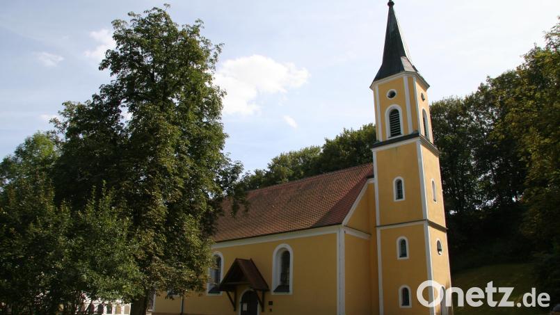 Seit der umfassenden Sanierung der Kirche vor etwa 30 Jahren sind merklich weniger Risse entstanden. Die Kirche wurde dabei komplett mit einem Betonfundament unterfangen. Bild: swo