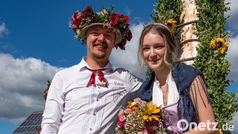 Diana Borzov und Lukas Spies sind das neue Oberkirwapaar in Köfering. Bild: Christian Birner