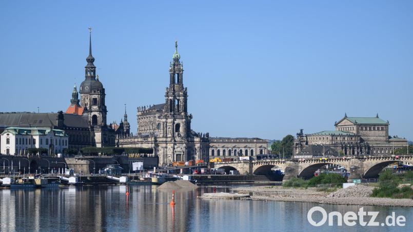 Der Abriss der im vergangenen Jahr teils eingestürzten Spannbetonbrücke kostet die Stadt nach eigenen Schätzungen rund 32 Millionen Euro - deutlich mehr als bislang angenommen. (Archivbild) Bild: Robert Michael/dpa