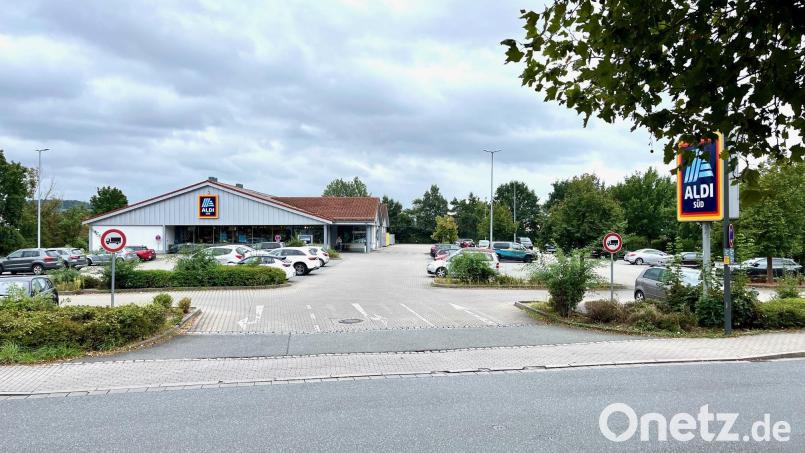 Am Samstag ist Schluss: Nach beinahe 30 Jahren schließt der Aldi-Markt in der Unteren Bauscherstraße in Weiden seine Pforten und eröffnet Ende September in der Nikolaus-Otto-Straße neu. Für den bisherigen Standort gibt es bislang keine Mieter oder Käufer. Archivbild: Gabi Schönberger
