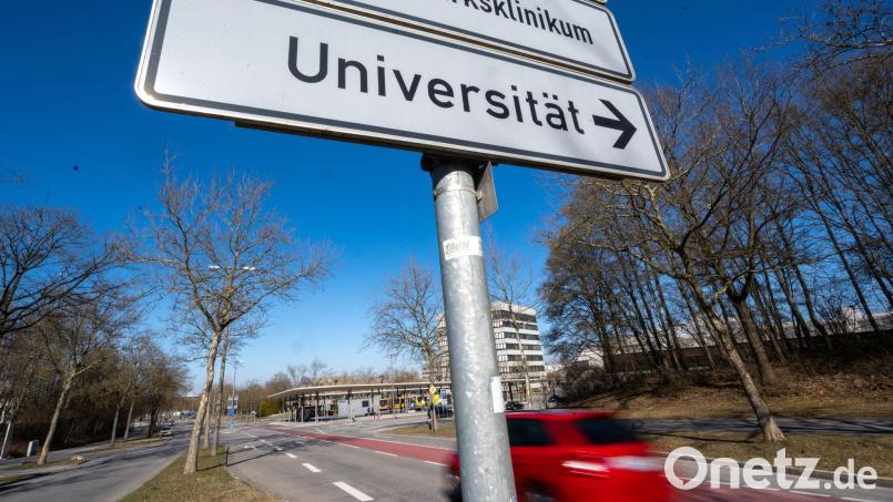 Die Zahl der angehenden Ärzte, die über die Landarztquote in Bayern einen Studienplatz erhielten, hat einen neuen Höchststand erreicht. (Symbolbild) Bild: Armin Weigel/dpa