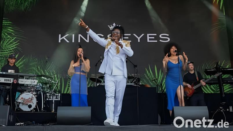 Kingseyes, der Reggae-Künstler, tritt gemeinsam mit seiner Band als eine von fünf Musikgruppen auf. Bild: Clement Ehijiator/exb