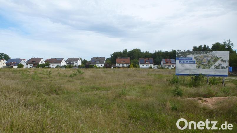 Auf dem 14.000 Quadratmeter großen Areal gegenüber dem Nahversorgungszentrum entsteht das von vielen ersehnte Projekt für &quot;Agil leben im Alter&quot; (Alia-Projekt). Bild: bk