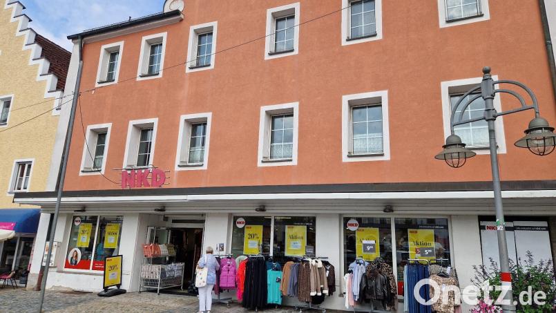 Trotz mancher Gerüchte: Die NKD-Filiale am Marktplatz Schwandorf wird nicht geschlossen, denn &quot;der Standort entwickelt sich sehr positiv&quot;, so eine Firmensprecherin. Bild: Thomas Dobler