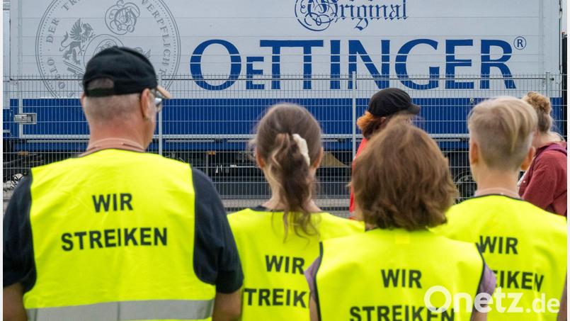 Im Tarifstreit bei der Brauerei Oettinger setzen beide Seiten nun auf die Schlichtung. (Archivbild) Bild: Peter Kneffel/dpa