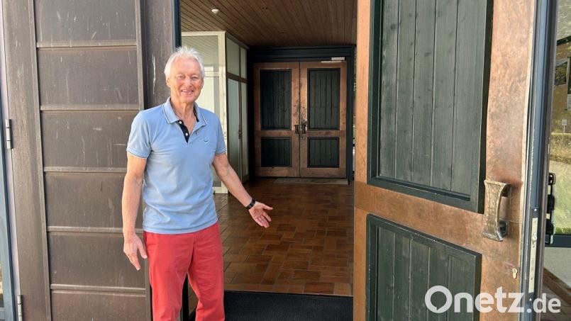 Peter König ist einer von mehreren Personen, die regelmäßig an Samstagen, Sonn- und Feiertagen die Auferstehungskirche auf- und zusperren. Bild: Philipp Fischer