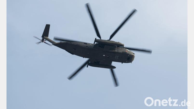 Beim Abseilen vom Hubschrauber verlor der Soldat den Halt. (Symbolbild) Bild: Robert Michael/dpa