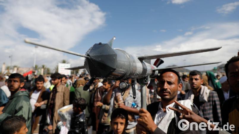 Seit Beginn des Gaza-Kriegs im Oktober 2023 greift die jemenitische Huthi-Miliz Israel regelmäßig mit Raketen und Drohnen an – als Ausdruck ihrer Solidarität mit der islamistischen Hamas. (Archivbild) Bild: Osamah Abdulrahman/AP/dpa