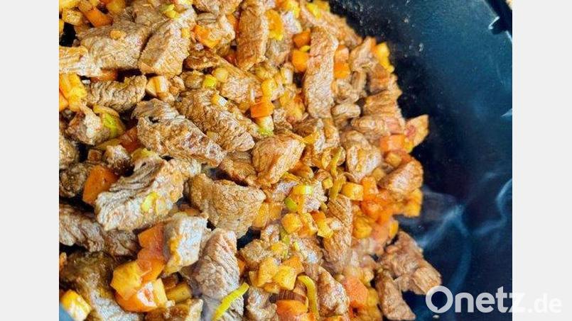 Für das Rezept der Woche hat Florian Wagner von den Stiftlandgrillern ein deftiges Gulasch aus dem Feuertopf eingesandt. Bild: Florian Wagner/Stiftlandgriller e. V.