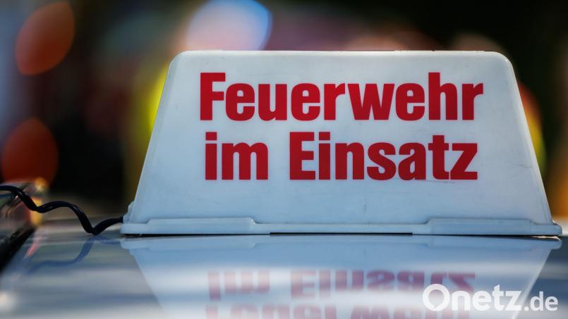 Die Feuerwehrleute löschten das Feuer zügig. (Symbolbild) Bild: Daniel Karmann/dpa