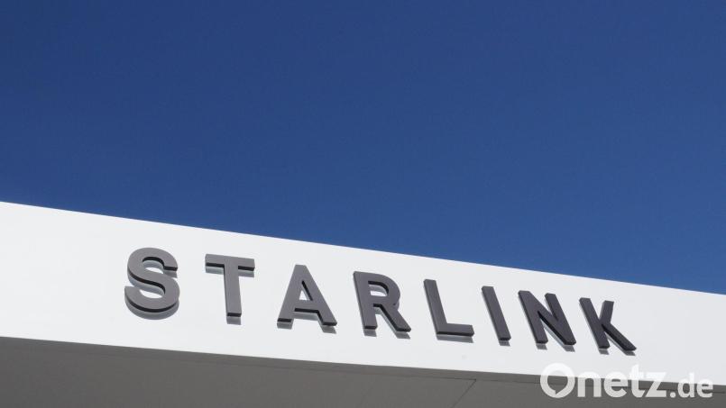 Starlink will verstärkt schnelles Internet aus dem All direkt auf Smartphones bringen. (Archivbild) Bild: Wolf von Dewitz/dpa