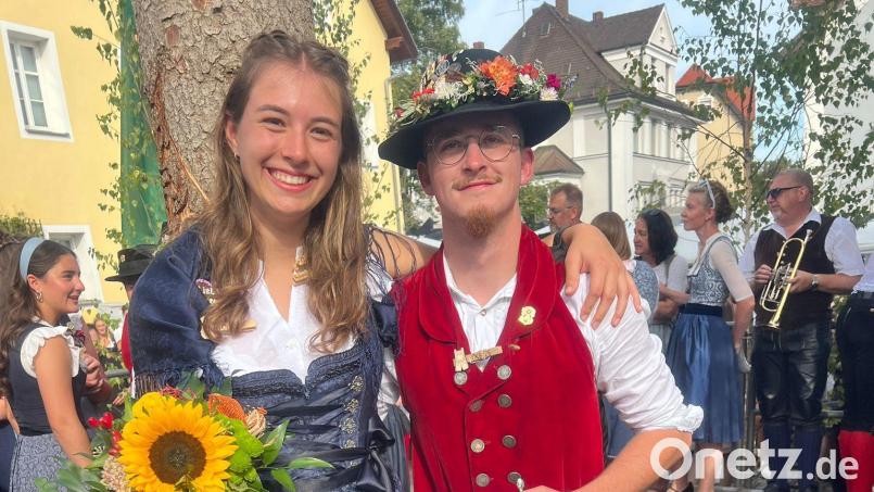 Das Bild zeigt das Oberkirwapaar der Rosenberger Kirwa, Indra Rossmann und Simon Kilo. Bild: Sepp Lösch