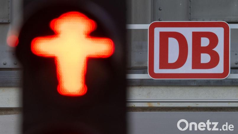 Der Ausbau der Sachsen-Franken-Magistrale ist laut einer Kleinen Anfrage auf unbestimmte Zeit gestoppt (Symbolbild) Bild: Robert Michael/dpa
