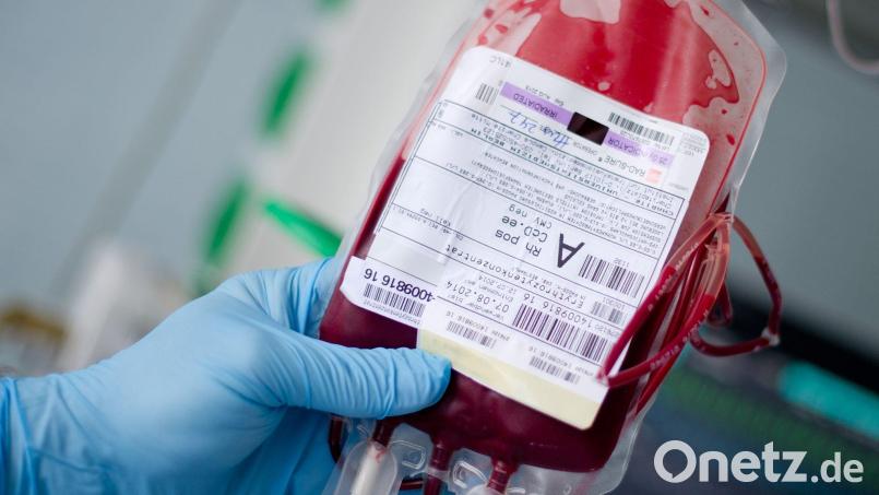 Blutspenden werden in Deutschland in Einzelbestandteile zerlegt (Archivbild). Bild: Daniel Bockwoldt/dpa