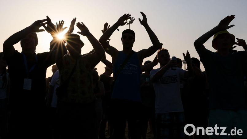 Für Tickets müssen Fans bei einigen Festivals tiefer in die Tasche greifen. (Symbolbild) Bild: Jan Woitas/dpa