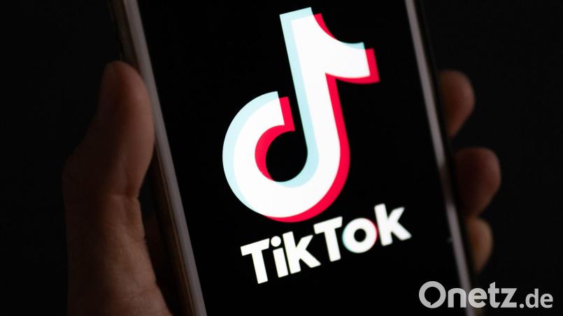 Ein TikTok-Video aus Weiden zeigt eine Verfolgungsfahrt von einem Polizeiauto und einem Kraftradfahrer. Bild: Monika Skolimowska/dpa