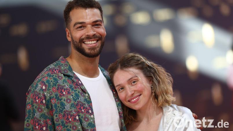 Bianca Heinicke und Freund Timothy Hill besuchten zusammen die TV-Gala zum Deutschen Fernsehpreis. Bild: Rolf Vennenbernd/dpa