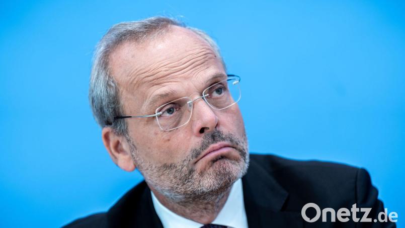 Felix Klein sieht die Absage an den israelischen Dirigenten Lahav Shani als eindeutig antisemitisch. (Archivbild) Bild: Michael Kappeler/dpa