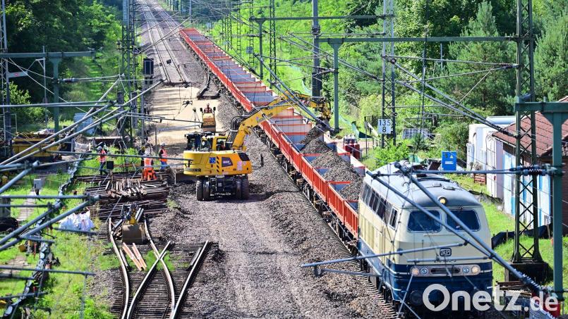 Derzeit wird die Strecke Hamburg-Berlin generalsaniert. Dafür veranschlagt sind neun Monate - inklusive der Inbetriebnahme elektronischer Stellwerke. (Archivbild) Bild: Sebastian Gollnow/dpa