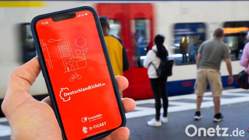 Wer trägt die absehbaren Kostensteigerungen beim Deutschlandticket - Bund oder Länder? Bisher ist noch keine Lösung absehbar. (Symbolbild) Bild: Julian Stratenschulte/dpa