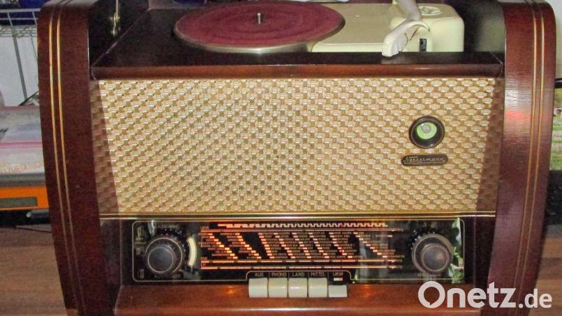 Dieses Radio hat Dieter Reichert wieder zum Laufen gebracht. Bild: Brigitta Hofmann