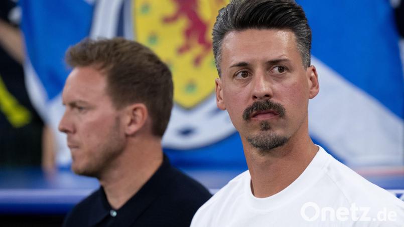 Sandro Wagner (rechts) war vor seinem Job in Augsburg der Assistent von Bundestrainer Julian Nagelsmann. (Archivfoto) Bild: Sven Hoppe/dpa