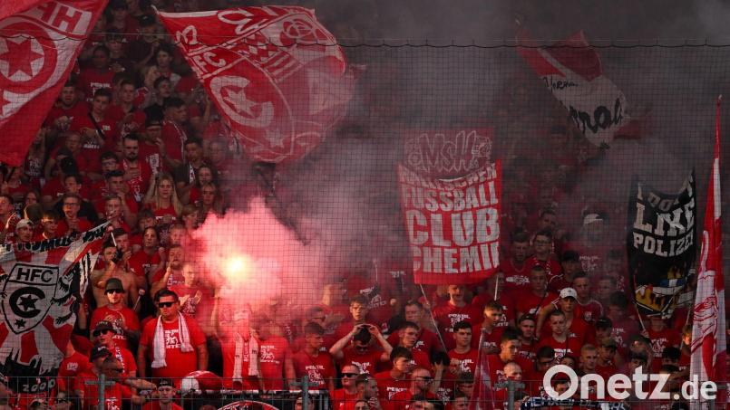 Beim Spiel zwischen dem Halleschen FC und Chemie Leipzig kam es zu gewalttätigen Auseinandersetzungen. (Archivbild) Bild: Hendrik Schmidt/dpa