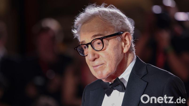 Regie-Legende Woody Allen bereut seine wiederholten Abendessen im Hause von Jeffrey Epstein nicht. (Archivbild) Bild: Vianney Le Caer/Invision/AP/dpa