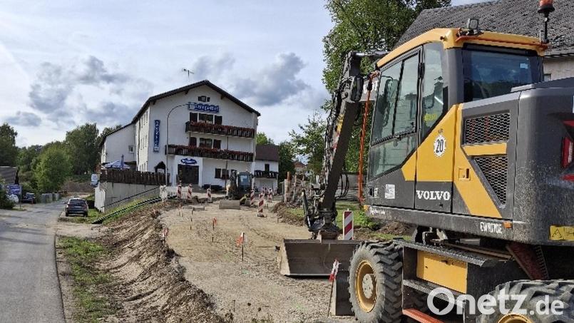 Eine der größten Baustellen in Ebnath ist zurzeit die Erneuerung von Kanal und Straße im Gregnitzweg. Bild: soj