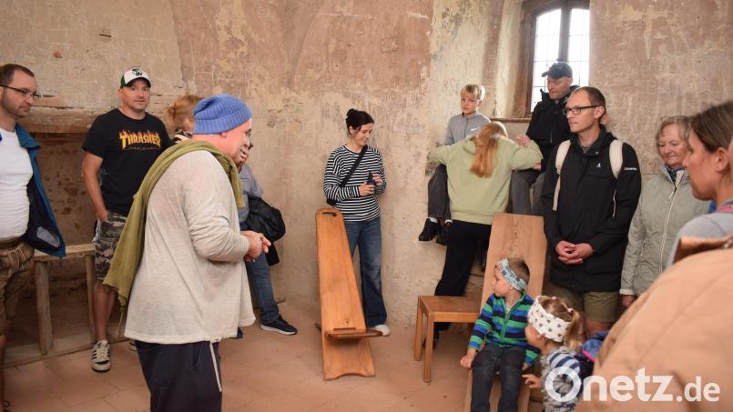 Der Höhepunkt einer Besichtigung der Burg Trausnitz ist der Aufstieg in den Burgfried, in dem Fürst Friedrich der Schöne 28 Monate lang eingesperrt war. Allein schon die Düsterheit des Raumes erzeugt Unbehagen. Bild: bnr