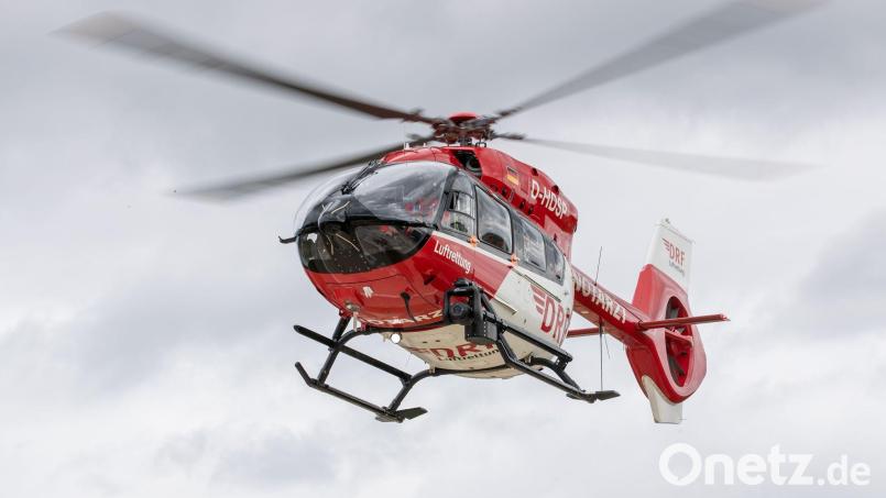 Die Frau kam nach dem Vorfall am Samstagabend per Rettungshubschrauber in ein Krankenhaus. (Symbolbild) Bild: Daniel Karmann/dpa