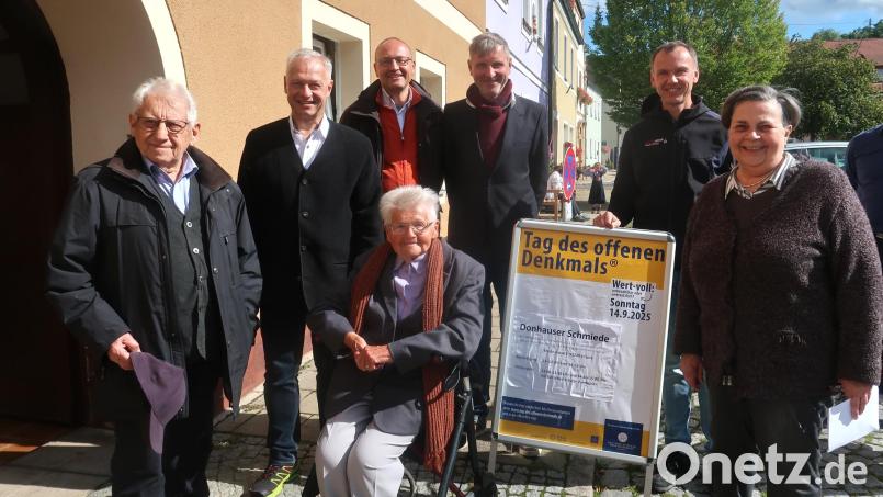 Viele Besucher fanden sich am Tag des offenen Denkmals in der Donhauser-Schmiede ein und lauschten den Ausführungen von Vilsecks Gästeführerin Dorothee Schulze Zumhülsen. Bild: rha