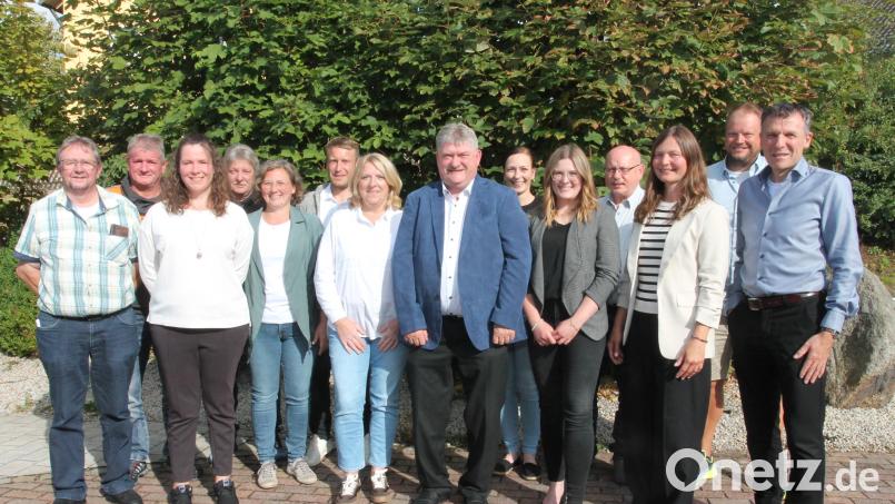 Die Waldthurner SPD zieht mit Hans-Peter Reil an der Spitze (Siebter von rechts) in die Kommunalwahlen 2026. Bild: pi