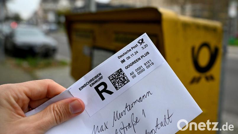 Die Deutsche Post muss künftig deutlich darauf hinweisen, dass bei gewöhnlichen Einschreiben die Haftung auf 25 Euro begrenzt ist. (Symbolbild) Bild: Wolf von Dewitz/dpa