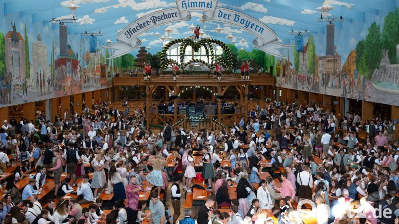 Bald geht es wieder los auf der Wiesn. (Archivbild) Bild: Sven Hoppe/dpa