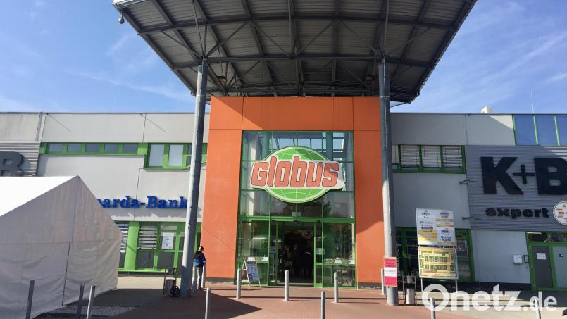 Ein Feuerwehreinsatz im Globus-Markt in Schwandorf hat für Unruhe gesorgt: Die Kunden wurden aber nur vorsorglich aus dem Markt geschickt. Archivbild: upl