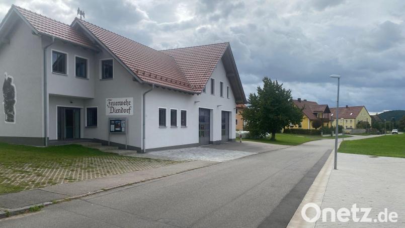 Ab dem Feuerwehrhaus in Diendorf muss in Richtung Rennlohstraße die Wasserleitung erneuert werden. Bild: Wilhelm Amann