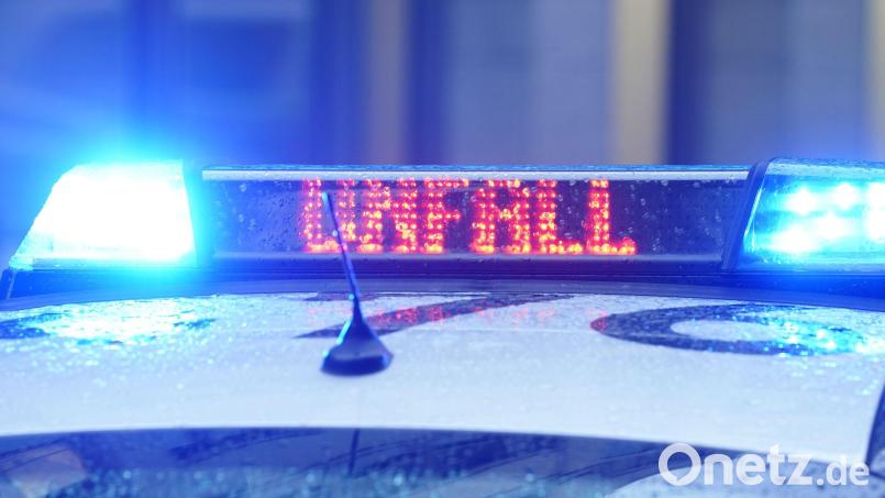 Auf der Autobahn 8 wurde ein Mensch bei einem Unfall mit vier beteiligten Fahrzeugen leicht verletzt.(Symbolbild) Bild: Marcus Brandt/dpa