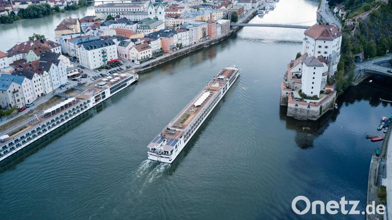 Jährlich kommen mehr als 3.000 Flusskreuzfahrtschiffe im Bereich Passau an. (Symbolbild) Bild: Tobias Köhler/dpa/dpa-tmn