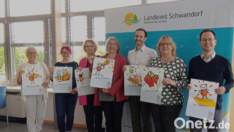 Die Projektgruppe Erziehung des Lokalen Bündnisses mit der Leiterin Helga Forster (links). Bild: Franziska Dirmeier