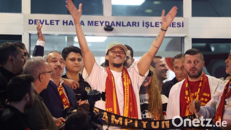 Leroy Sané gastiert mit Galatasaray Istanbul bei Eintracht Frankfurt. Bild: Murat Akbas/dpa