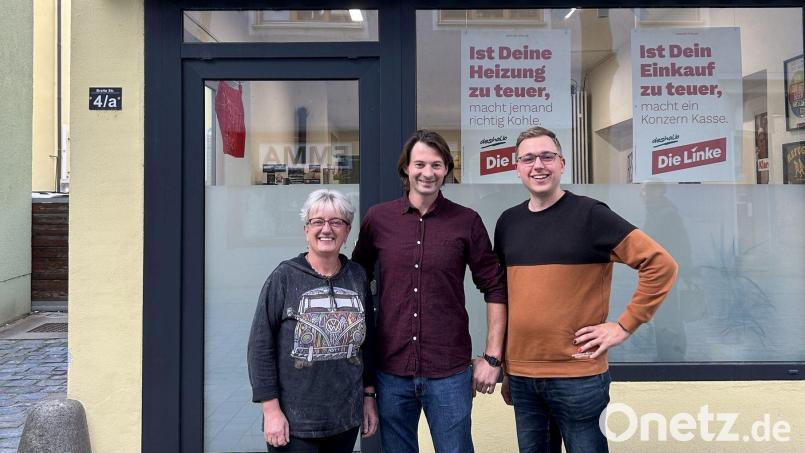 Uschi Maxim (von links) zusammen mit dem Landratskandidaten Christian Neiswirth und Tobias Mainka von der Linken. Bild: Eduard Karpenko