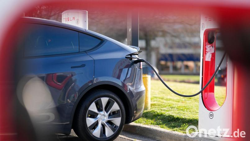Der Türmechanismus der Teslas wird elektrisch ausgelöst. (Archivbild) Bild: Mike Stewart/AP/dpa