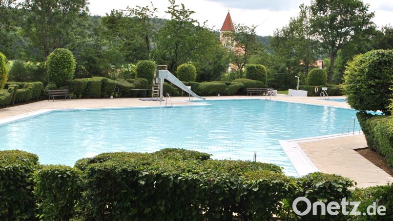 Wegen seiner idyllischen Lage wird das Freibad in Illschwang von den Gästen sehr geschätzt. Der Gemeinderat Illschwang stellte in der Septembersitzung die Weichen, dass die Modernisierung der Anlage in die Tat umgesetzt wird. Bild: no