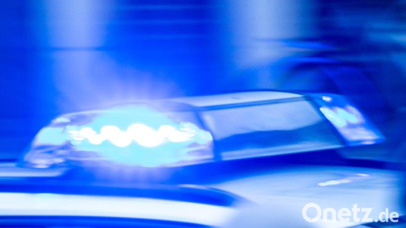 Die Polizei ermittelt zu der Unfallursache. (Symbolbild) Bild: Jens Büttner/dpa