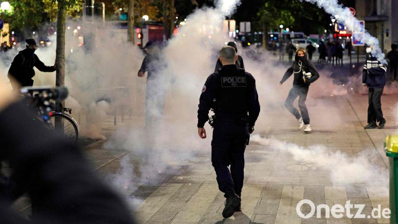 Schon am Morgen gab es bei dem Protesttag einige Festnahmen. Bild: Geoffroy Van Der Hasselt/AFP/dpa