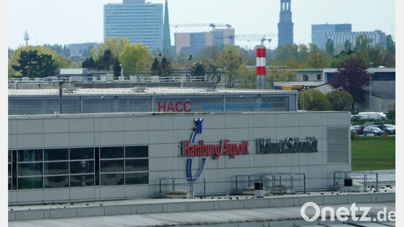 Am Airport Hamburg war es wegen eines Kerosin-Lieferengpasses zu Verspätungen und Flugausfällen gekommen. (Archivbild) Bild: Marcus Brandt/dpa